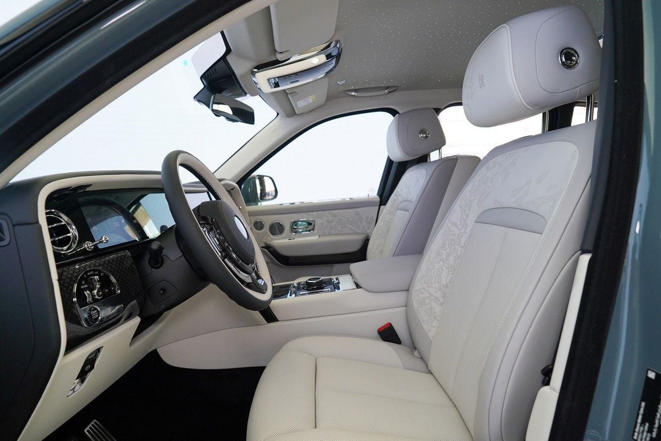 Rolls Royce Cullinan 6.7 л 2026 г. Серый, пробег 60 км