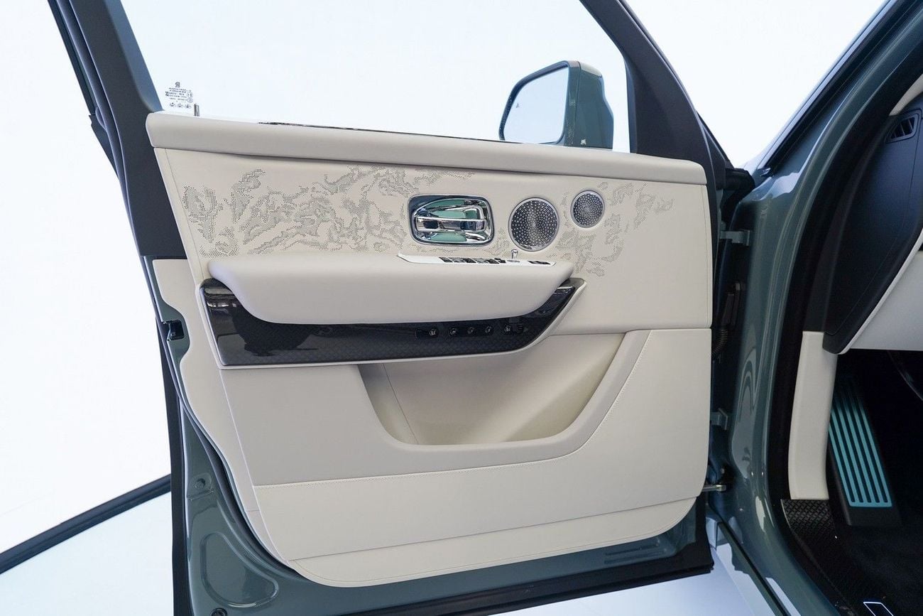 Rolls Royce Cullinan 6.7 л 2026 г. Серый, пробег 60 км