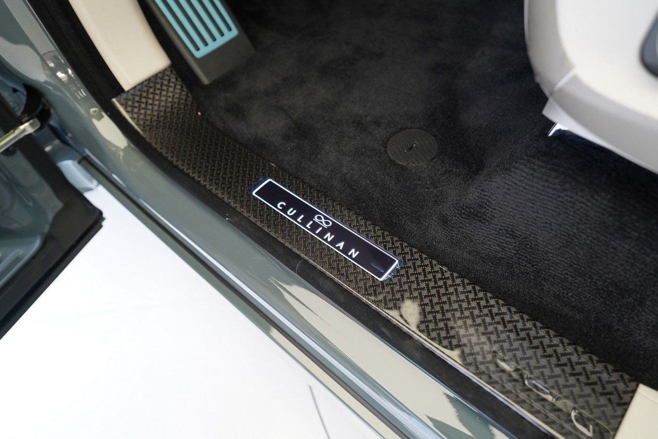 Rolls Royce Cullinan 6.7 л 2026 г. Серый, пробег 60 км