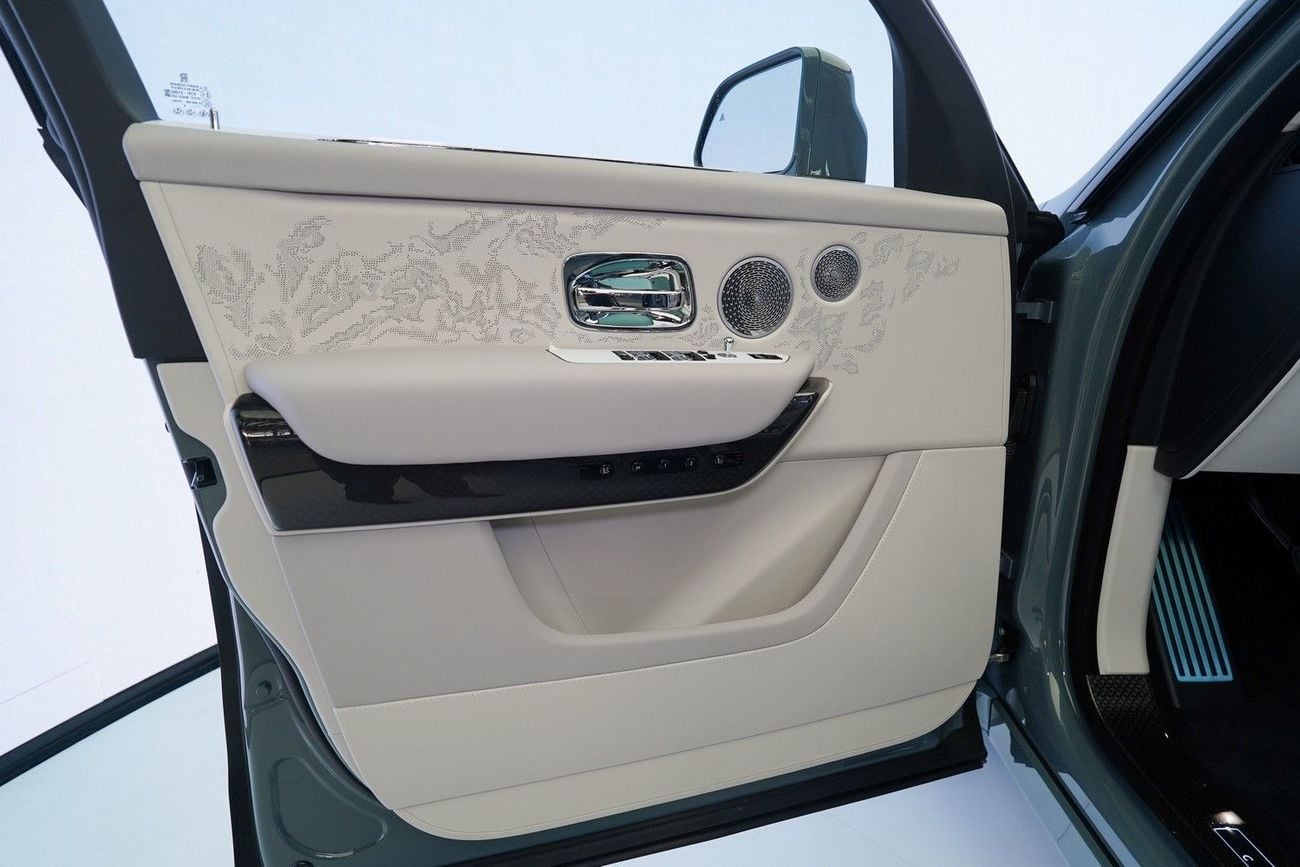 Rolls Royce Cullinan 6.7 л 2026 г. Серый, пробег 60 км