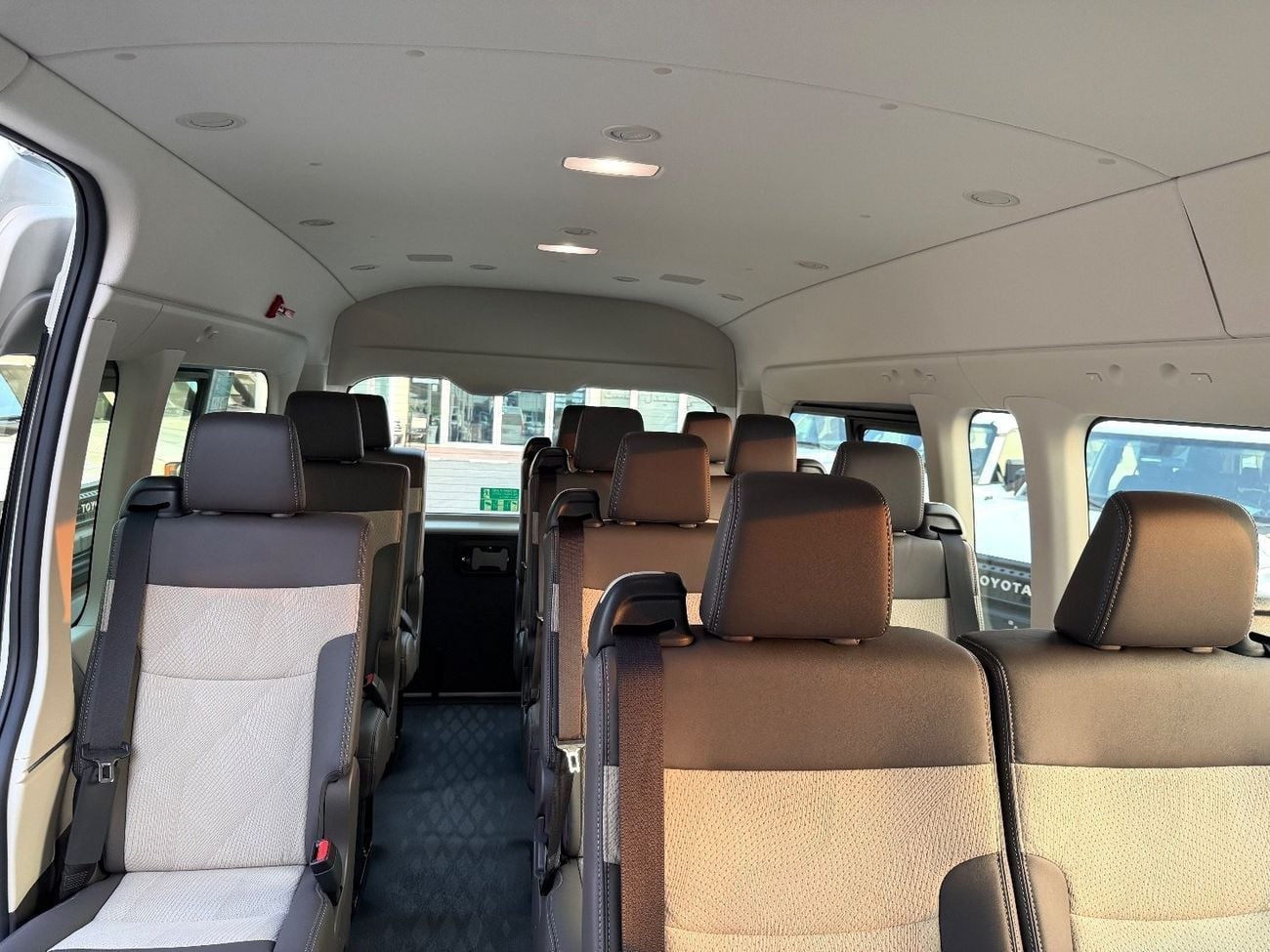Toyota Hiace 3.5 л 2026 г. Белый