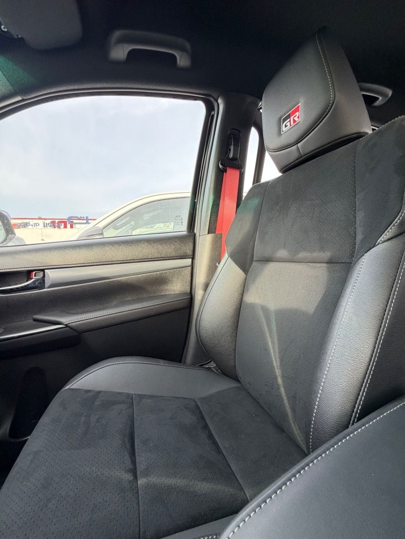 Toyota Hilux 2.8 л 2026 г. Чёрный