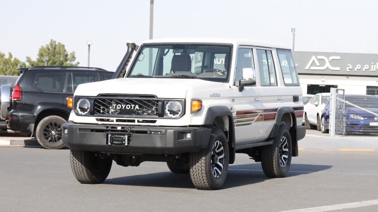 Toyota Land Cruiser 70 2.8 л 2025 г. Белый, пробег 8 км
