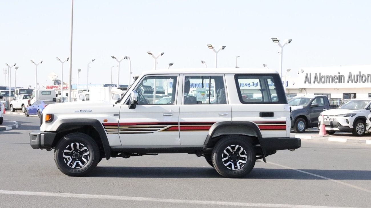 Toyota Land Cruiser 70 2.8 л 2025 г. Белый, пробег 8 км