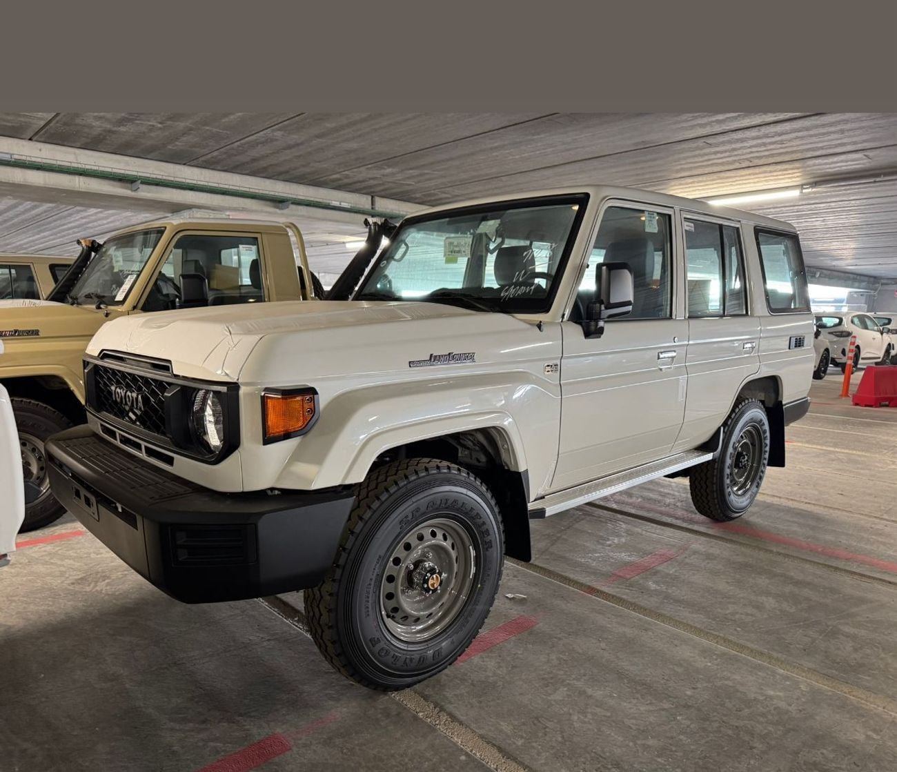 Toyota Land Cruiser 70 4.2 л 2026 г. Белый, пробег 9 км