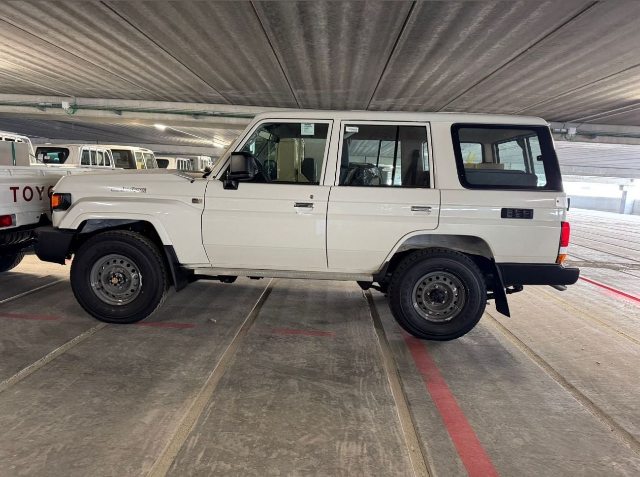 Toyota Land Cruiser 70 4.2 л 2026 г. Белый, пробег 9 км