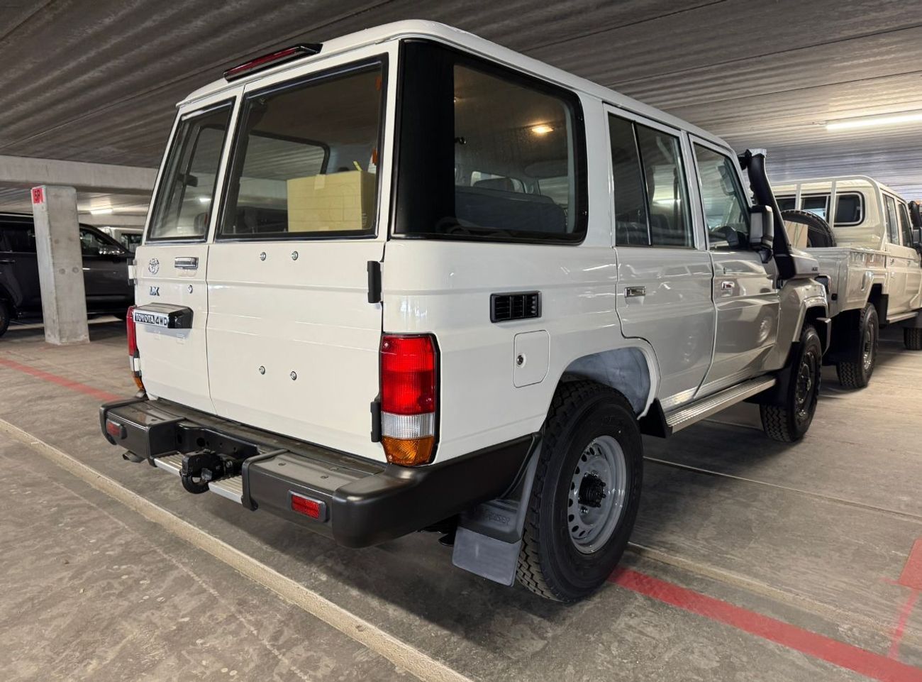 Toyota Land Cruiser 70 4.2 л 2026 г. Белый, пробег 9 км