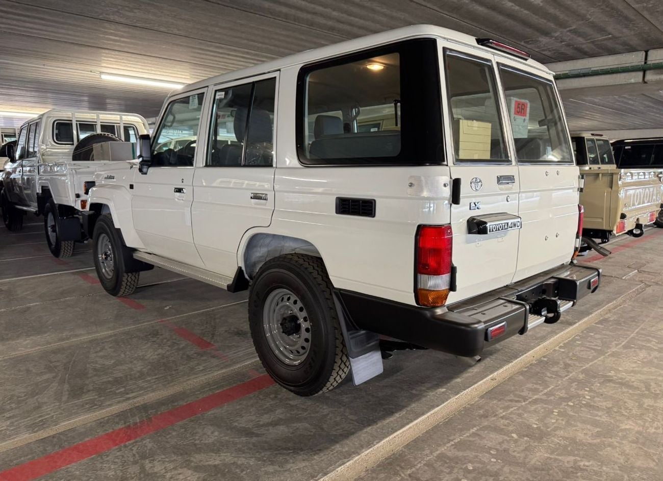 Toyota Land Cruiser 70 4.2 л 2026 г. Белый, пробег 9 км