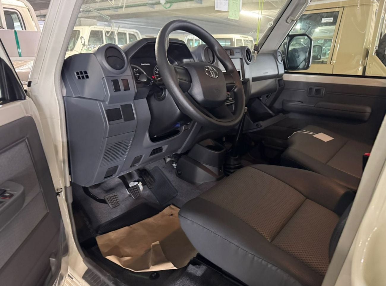 Toyota Land Cruiser 70 4.2 л 2026 г. Белый, пробег 9 км