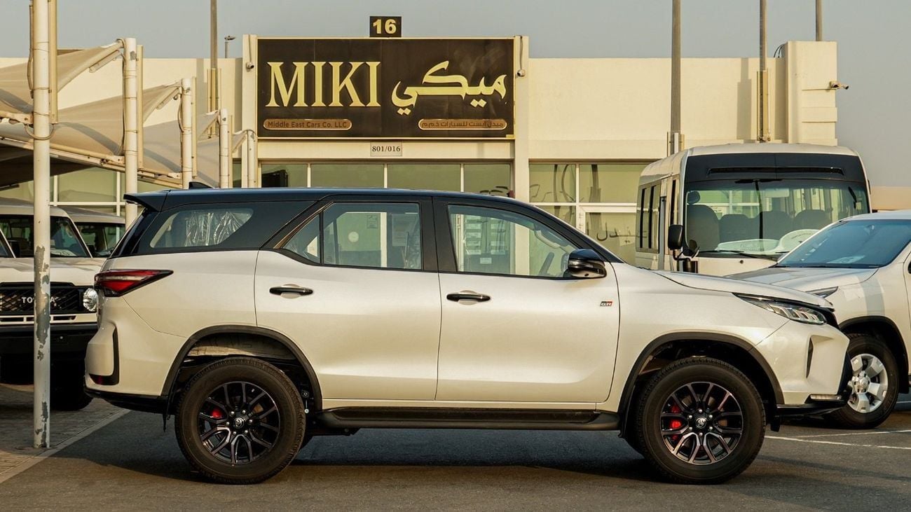 Toyota Fortuner 2.4 л 2026 г. Белый