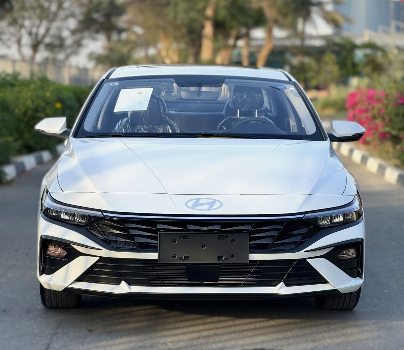 Hyundai Elantra 1.5 л 2025 г. Белый