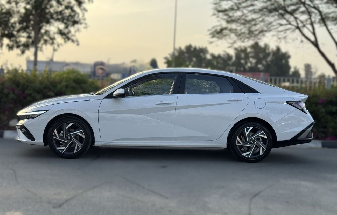 Hyundai Elantra 1.5 л 2025 г. Белый