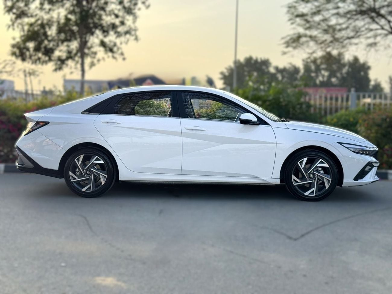 Hyundai Elantra 1.5 л 2025 г. Белый