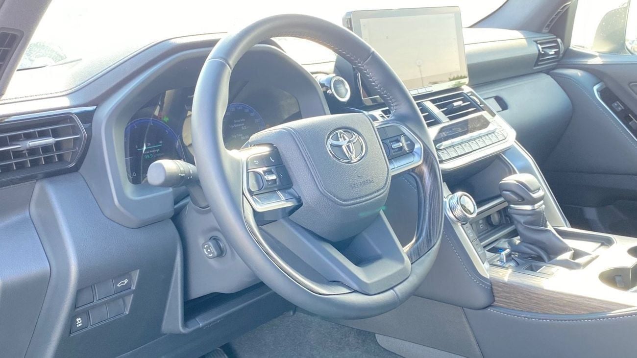 Toyota Land Cruiser 3.5 л 2026 г. Белый