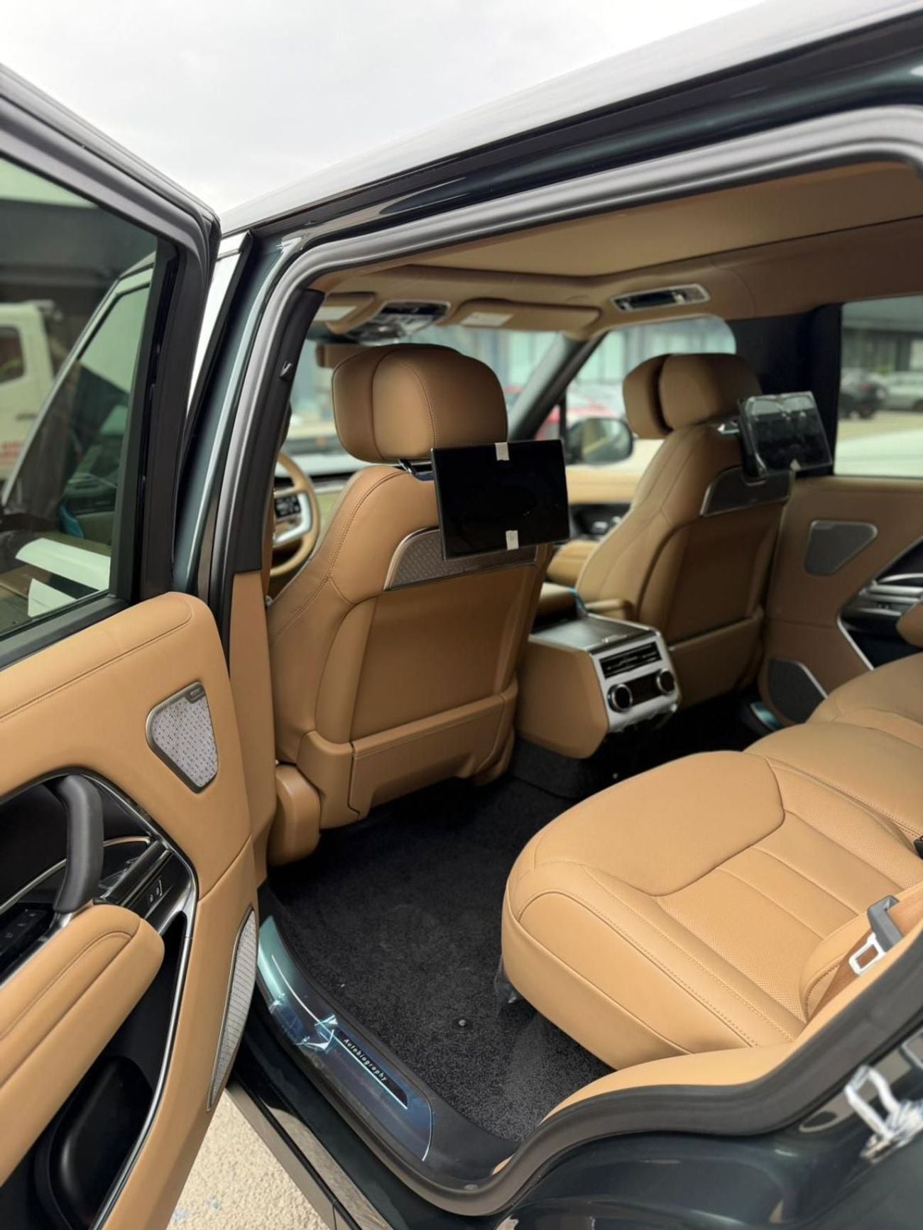 Land Rover Range Rover 4.0 л 2026 г. Зелёный