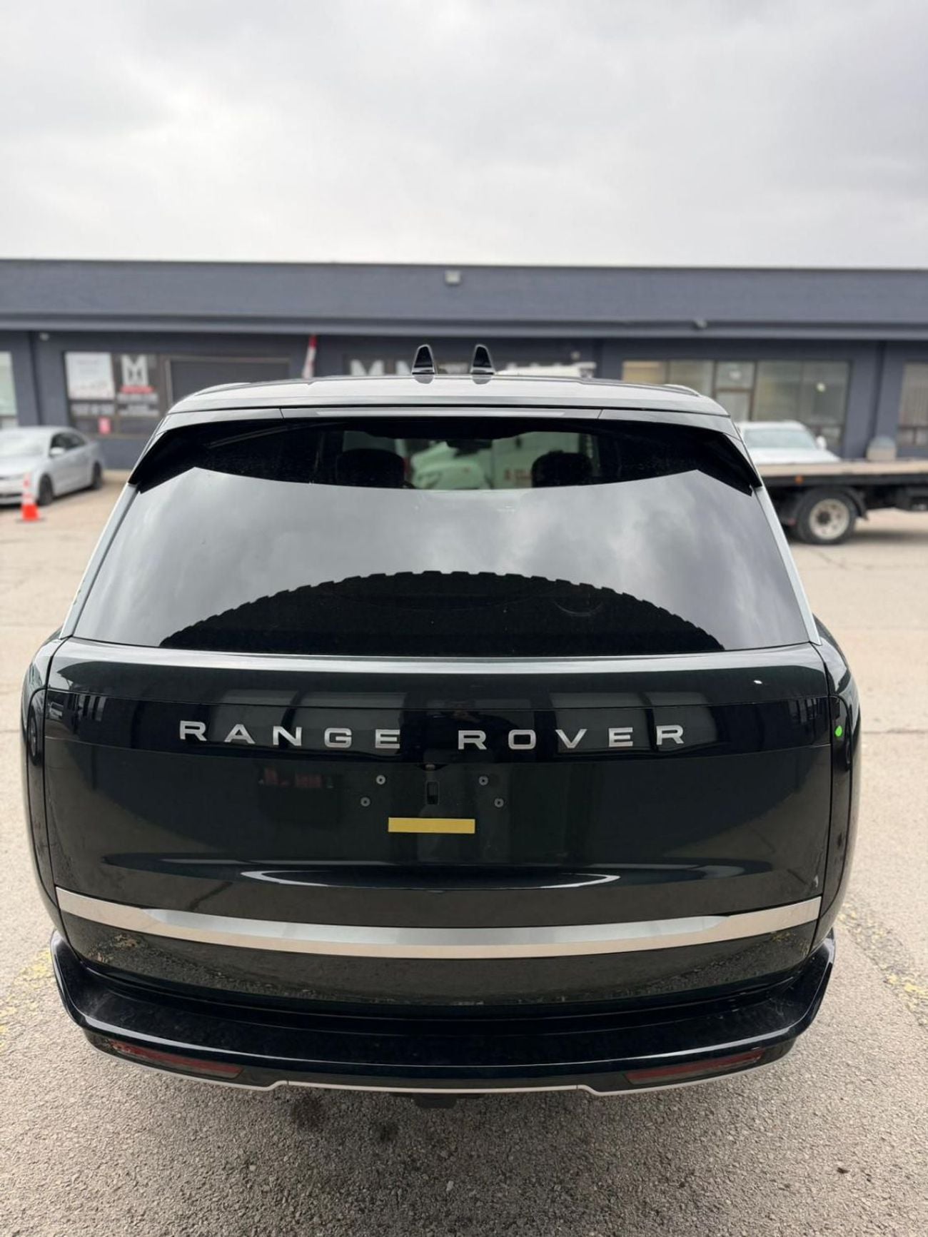 Land Rover Range Rover 4.0 л 2026 г. Зелёный