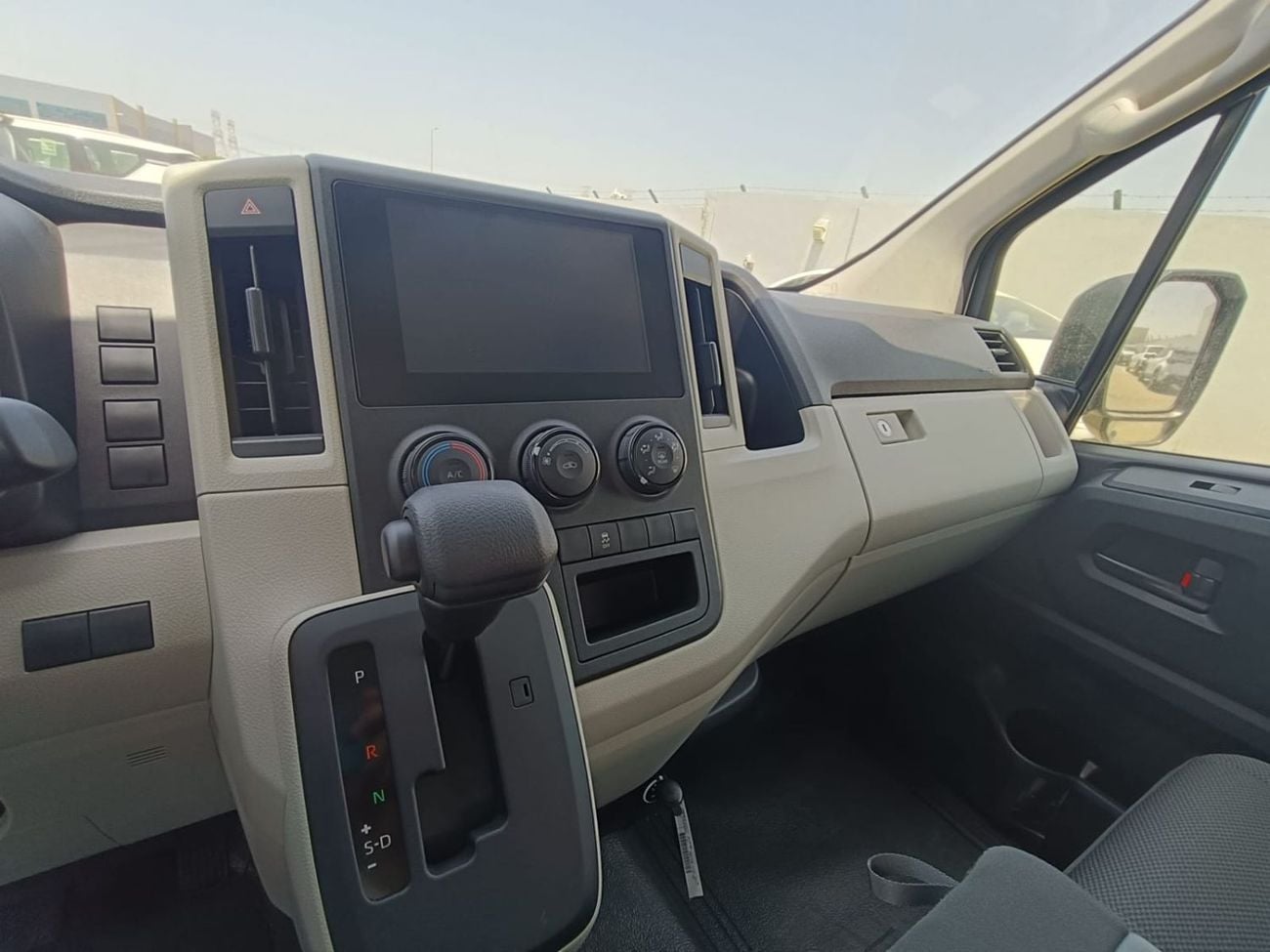 Toyota Hiace 3.5 л 2026 г. Белый
