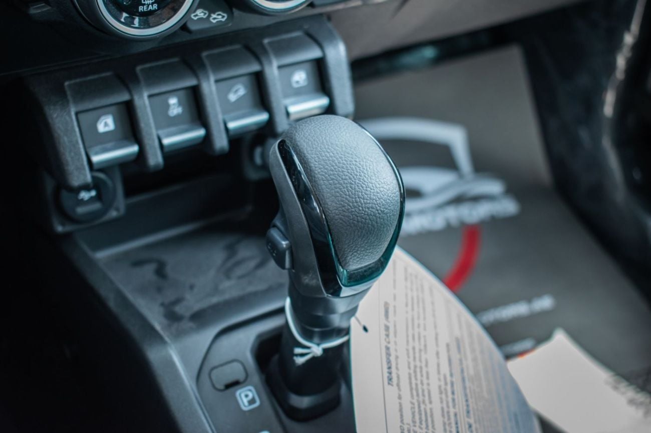 Suzuki Jimny 1.5 л 2026 г. Бежевый
