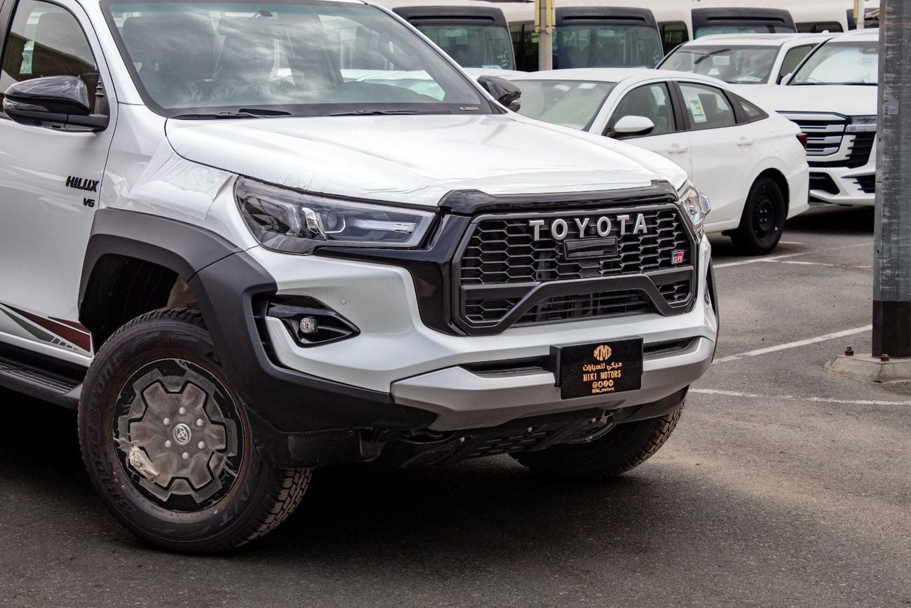 Toyota Hilux 2.8 л 2026 г. Белый