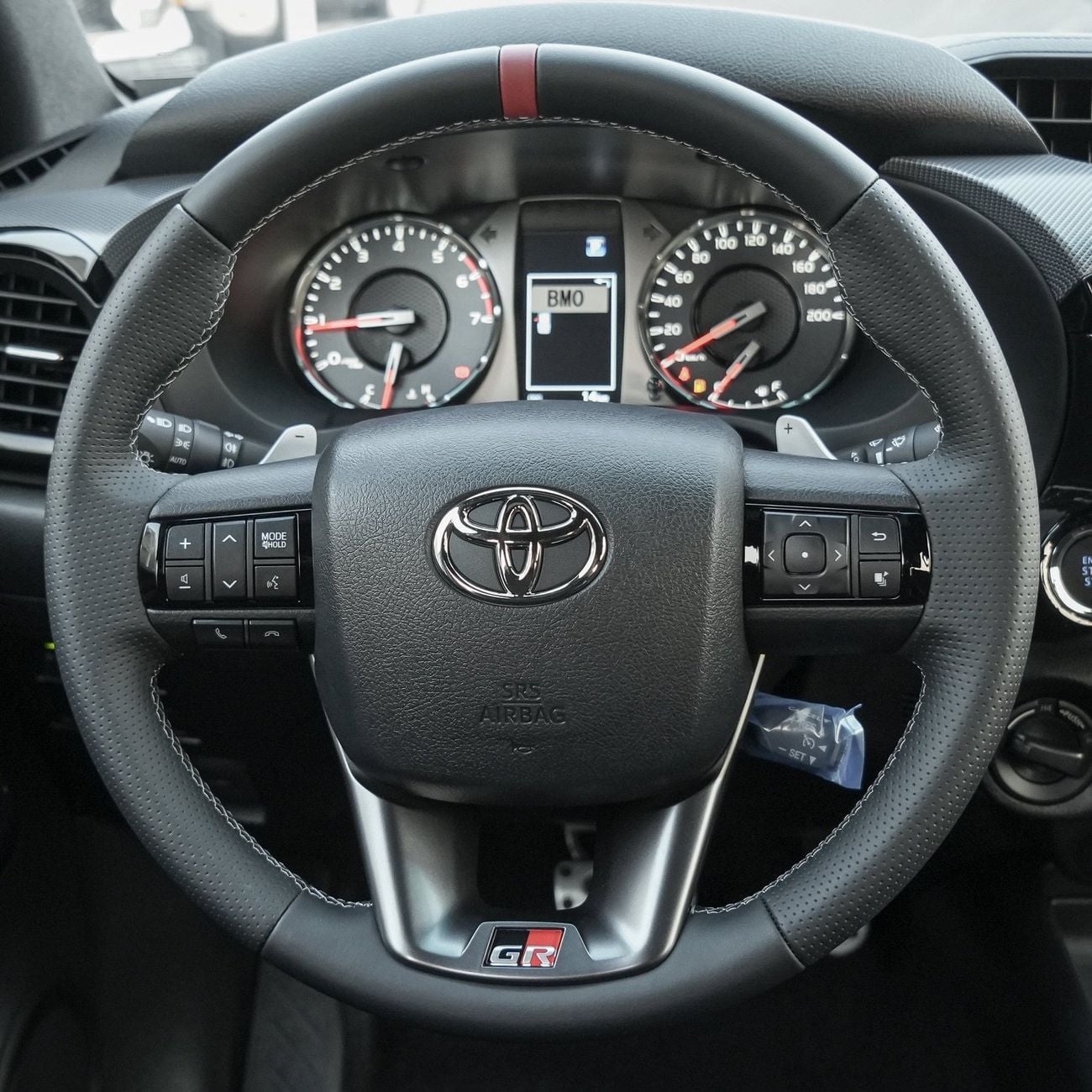 Toyota Hilux 2.8 л 2026 г. Белый