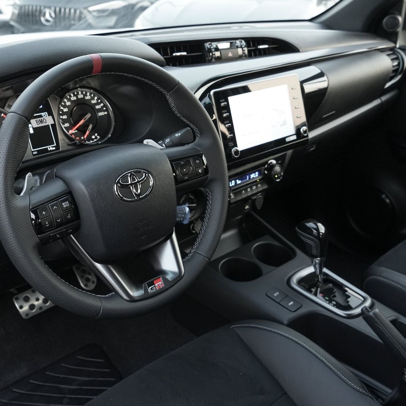 Toyota Hilux 2.8 л 2026 г. Белый