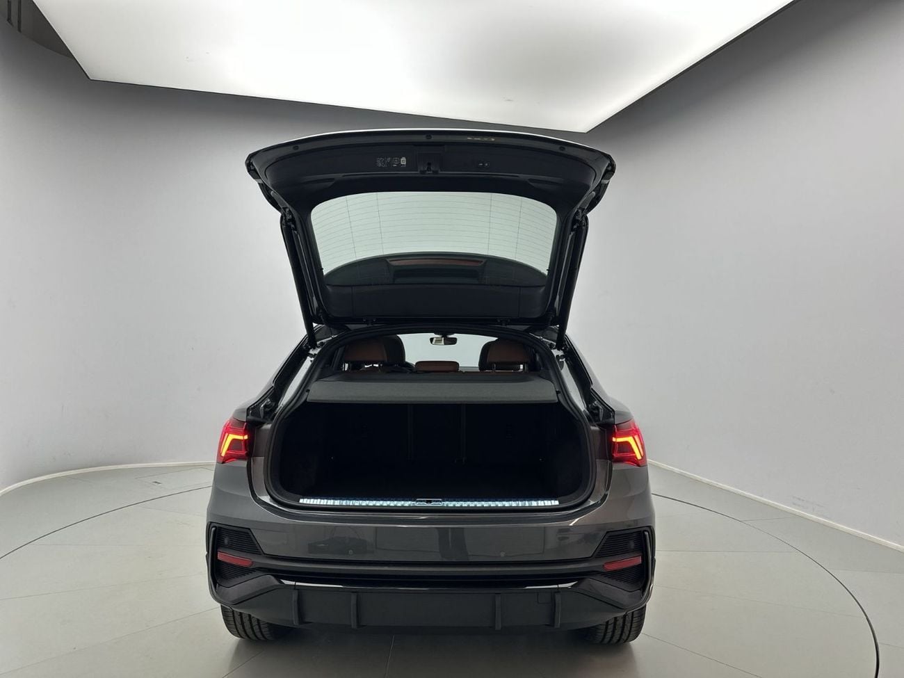 Audi Q3 2.0 л 2026 г. Серый, пробег 100 км