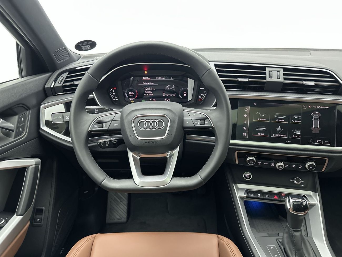 Audi Q3 2.0 л 2026 г. Серый, пробег 100 км