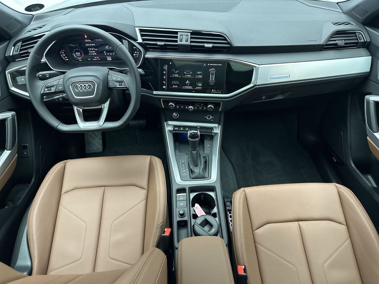 Audi Q3 2.0 л 2026 г. Серый, пробег 100 км