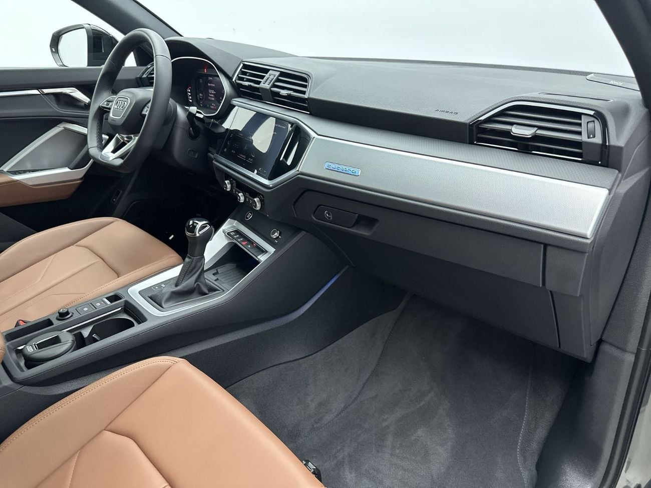 Audi Q3 2.0 л 2026 г. Серый, пробег 100 км