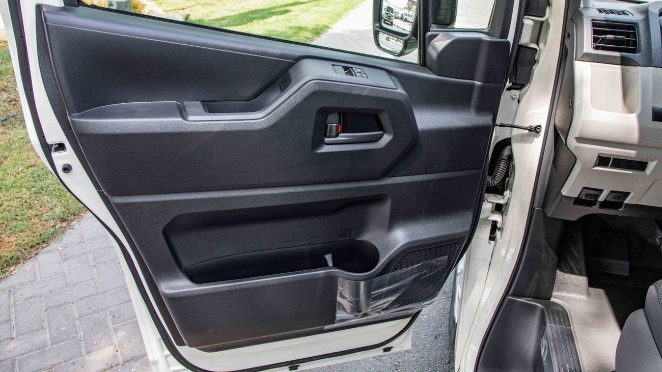Toyota Hiace 3.5 л 2026 г. Белый
