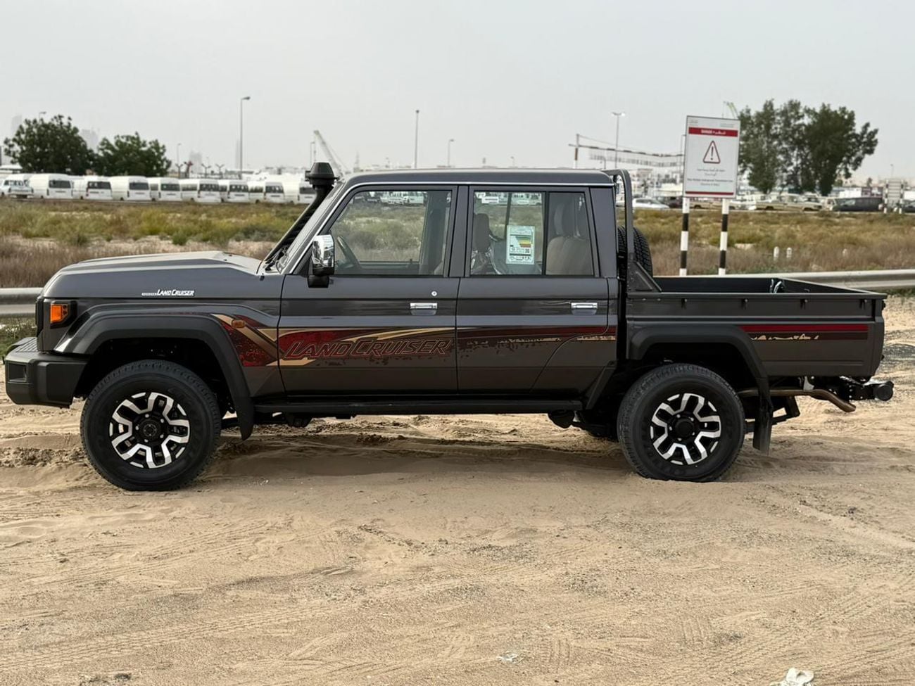 Toyota Land Cruiser Pick Up 4.0 л 2026 г. Серый
