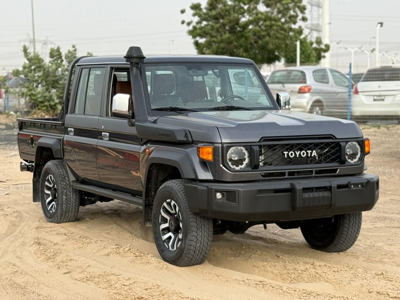 Toyota Land Cruiser Pick Up 4.0 л 2026 г. Серый
