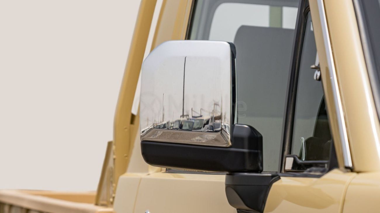 Toyota Land Cruiser Pickup 70 4.0 л 2025 г. Бежевый