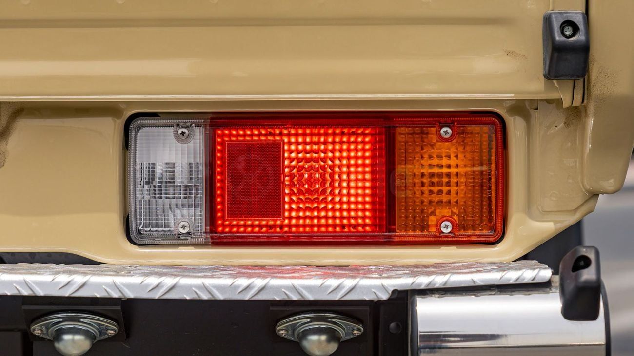 Toyota Land Cruiser Pickup 70 4.0 л 2025 г. Бежевый