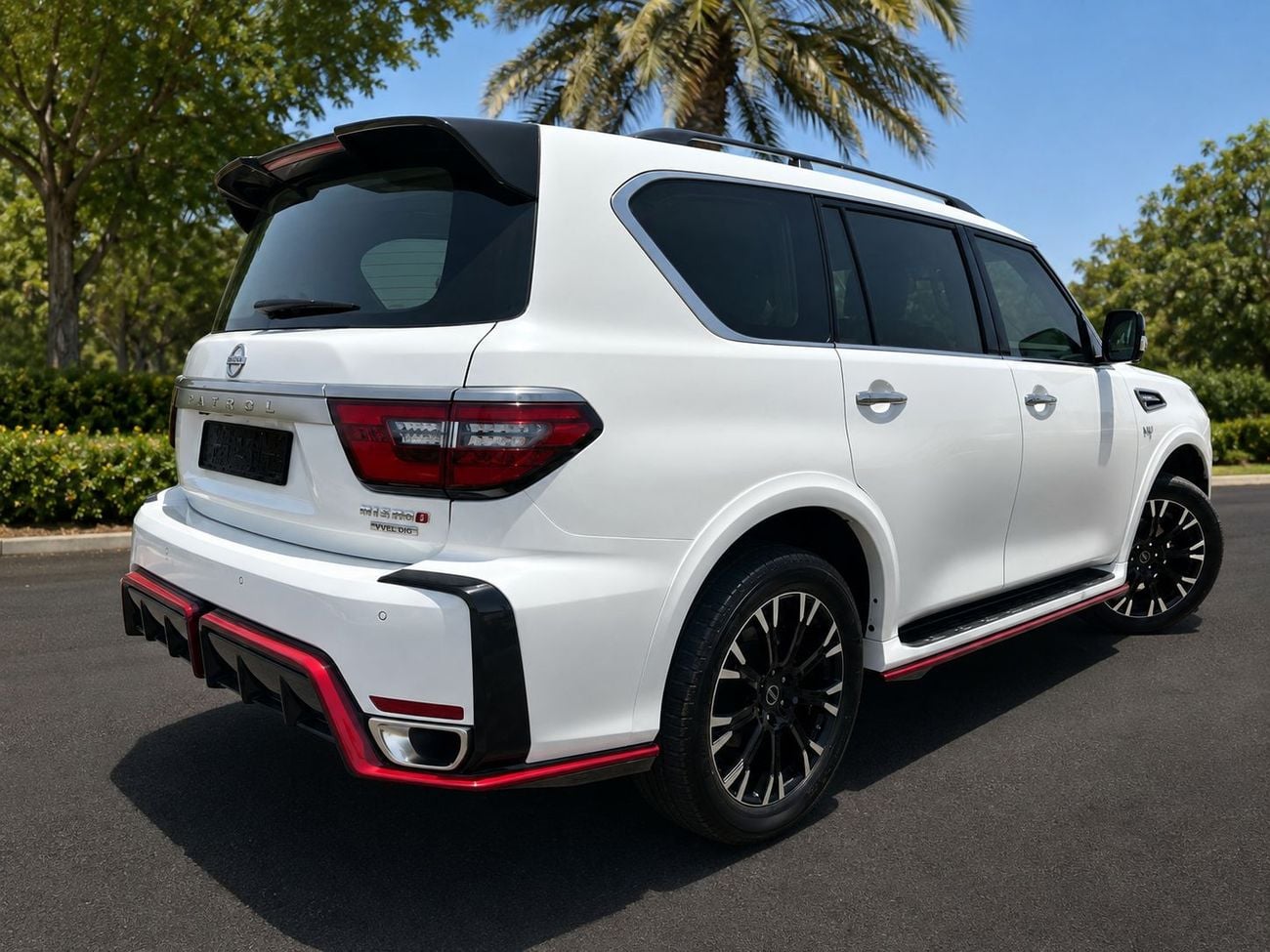 Nissan Patrol 5.6 л 2023 г. Белый