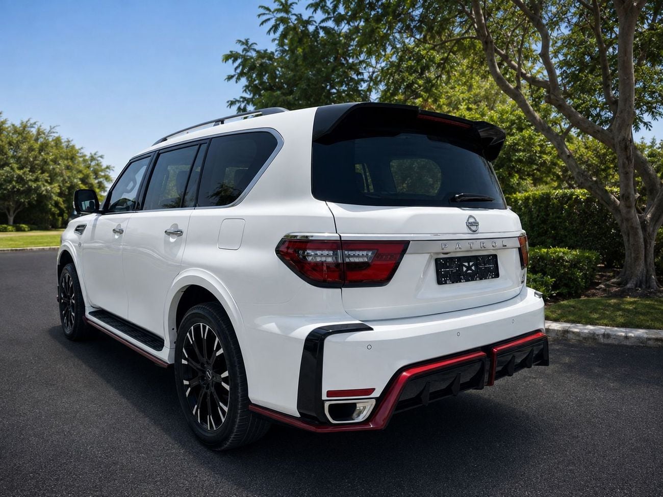 Nissan Patrol 5.6 л 2023 г. Белый