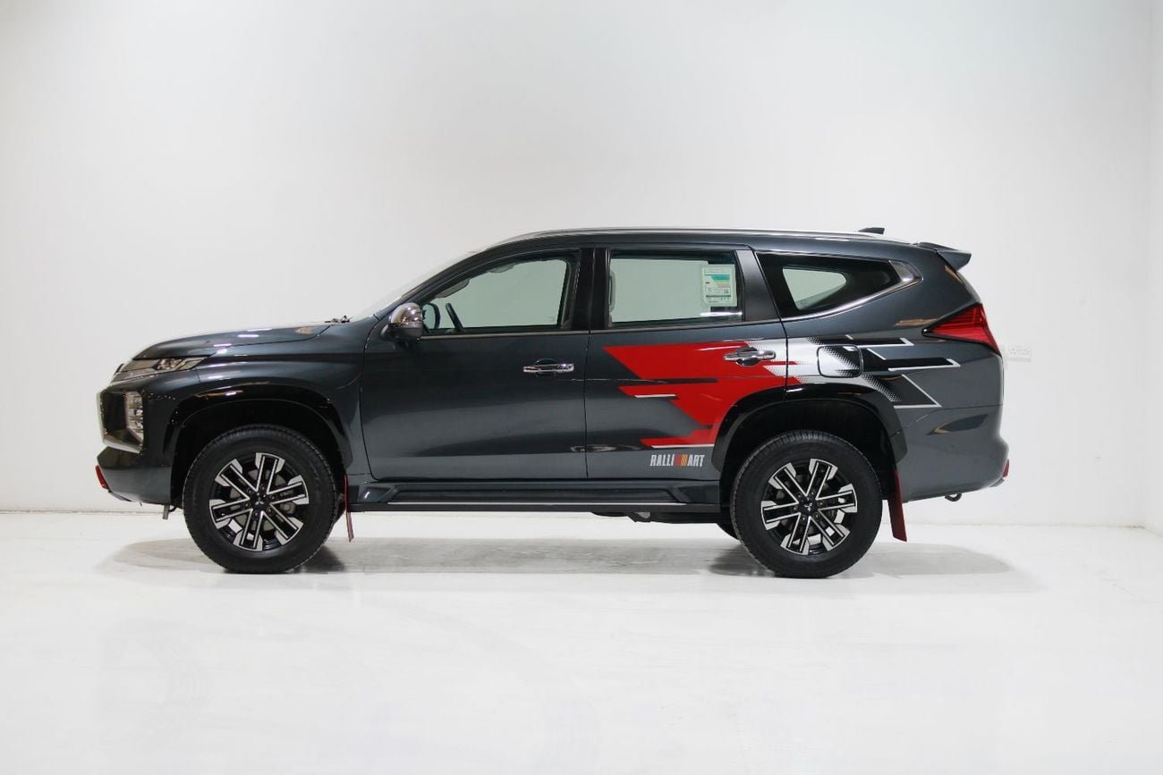 Mitsubishi Montero Sport 3.0 л 2023 г. Серый