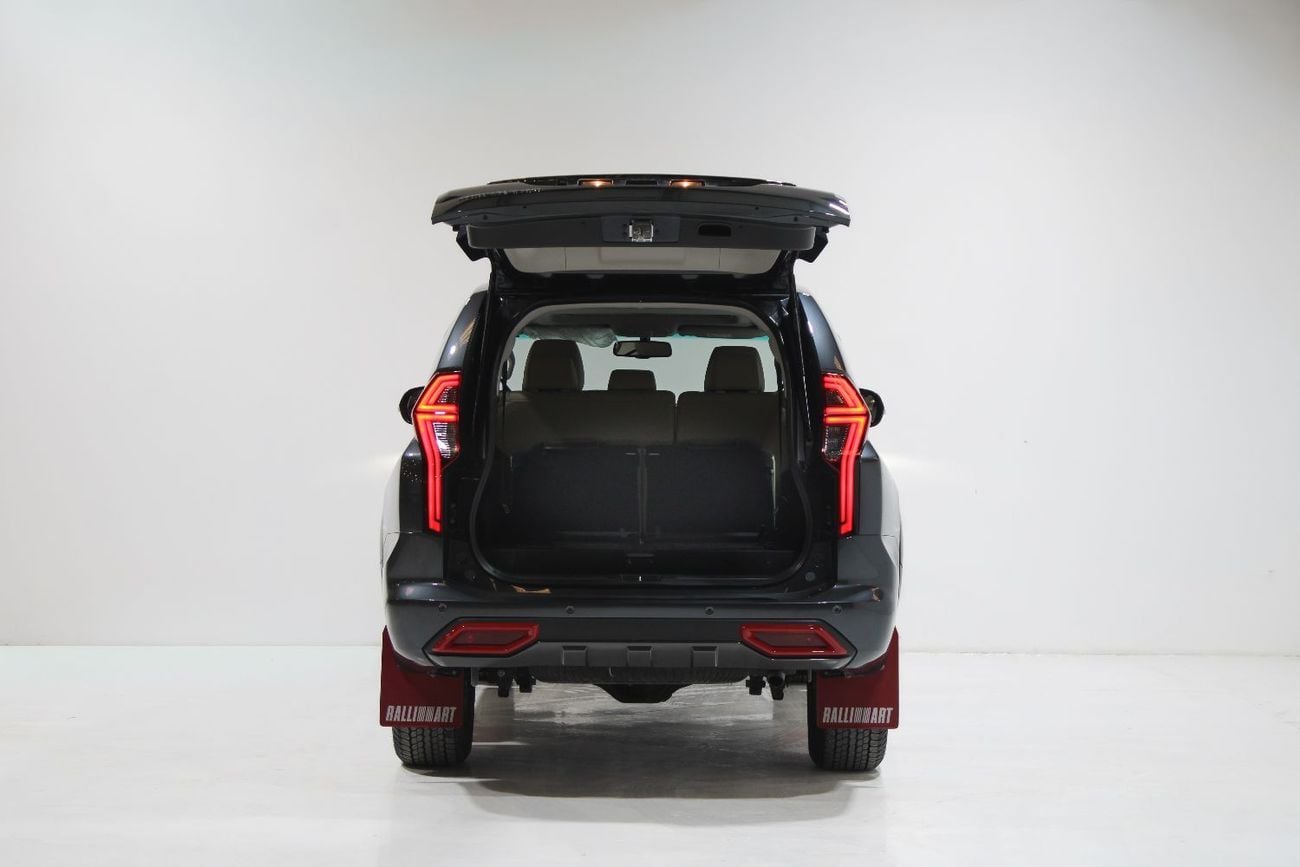 Mitsubishi Montero Sport 3.0 л 2023 г. Серый