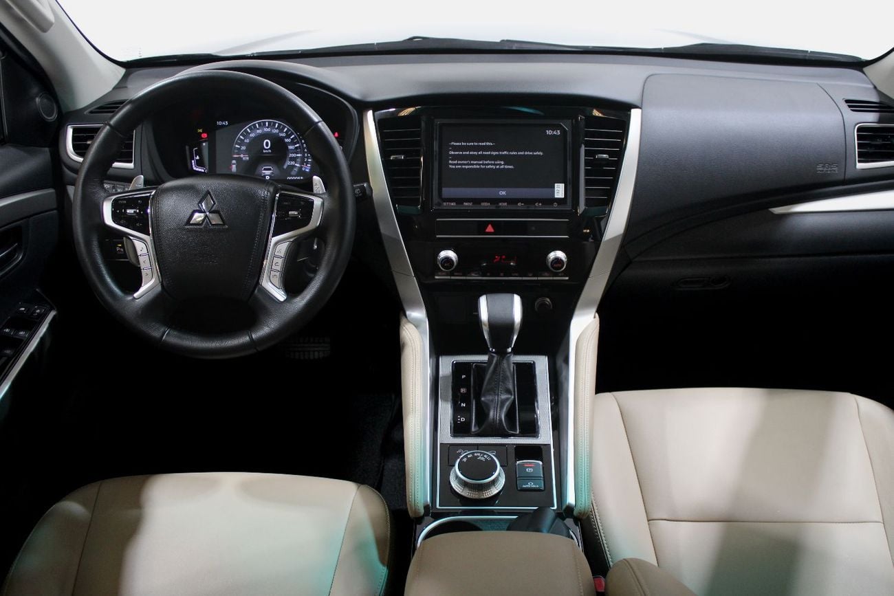 Mitsubishi Montero Sport 3.0 л 2023 г. Серый