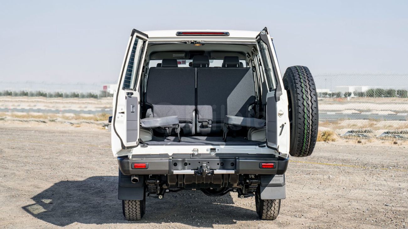 Toyota Land Cruiser 70 4.2 л 2025 г. Белый