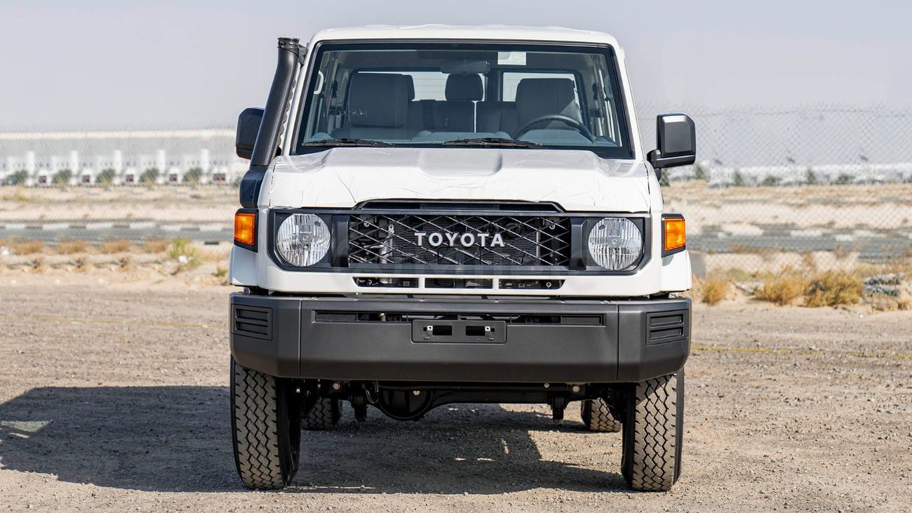 Toyota Land Cruiser 70 4.2 л 2025 г. Белый
