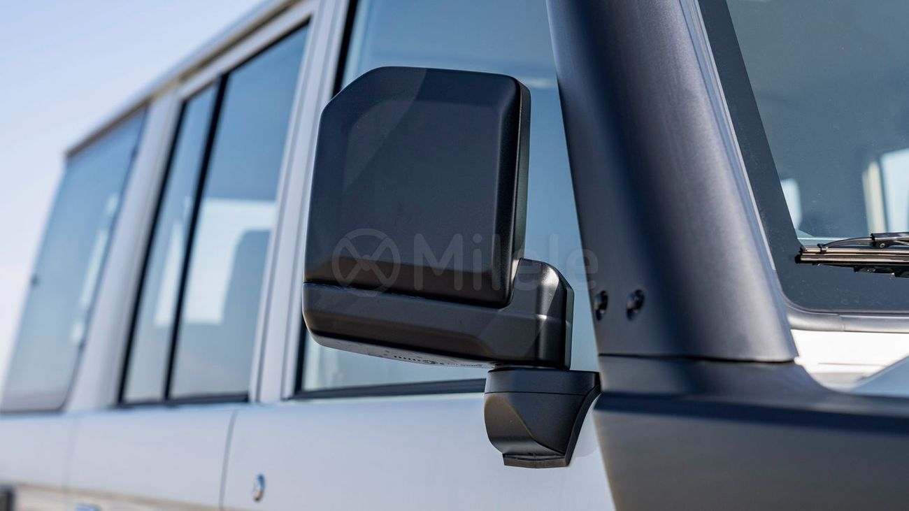 Toyota Land Cruiser 70 4.2 л 2025 г. Белый