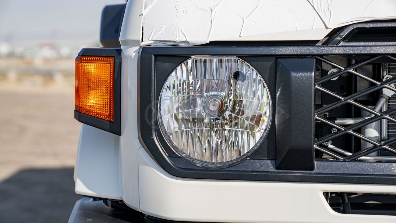 Toyota Land Cruiser 70 4.2 л 2025 г. Белый