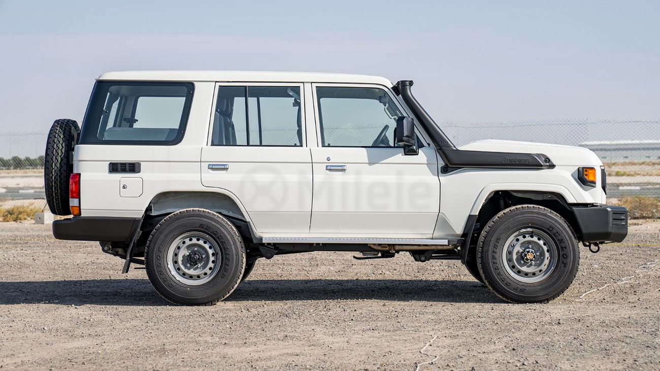 Toyota Land Cruiser 70 4.2 л 2025 г. Белый
