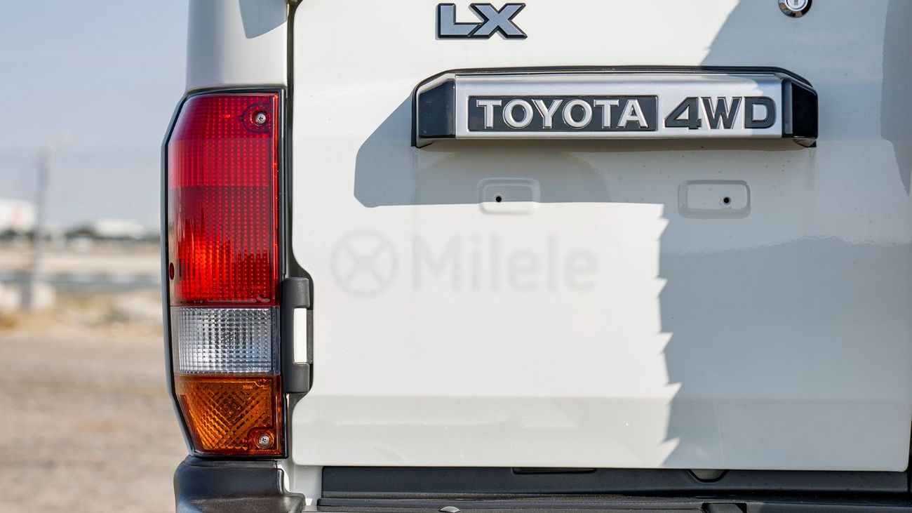 Toyota Land Cruiser 70 4.2 л 2025 г. Белый