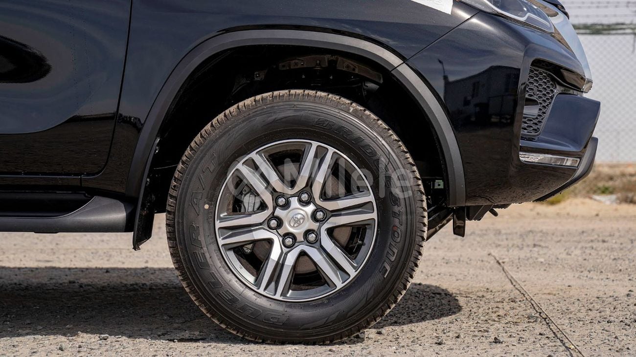 Toyota Fortuner 2.4 л 2026 г. Чёрный