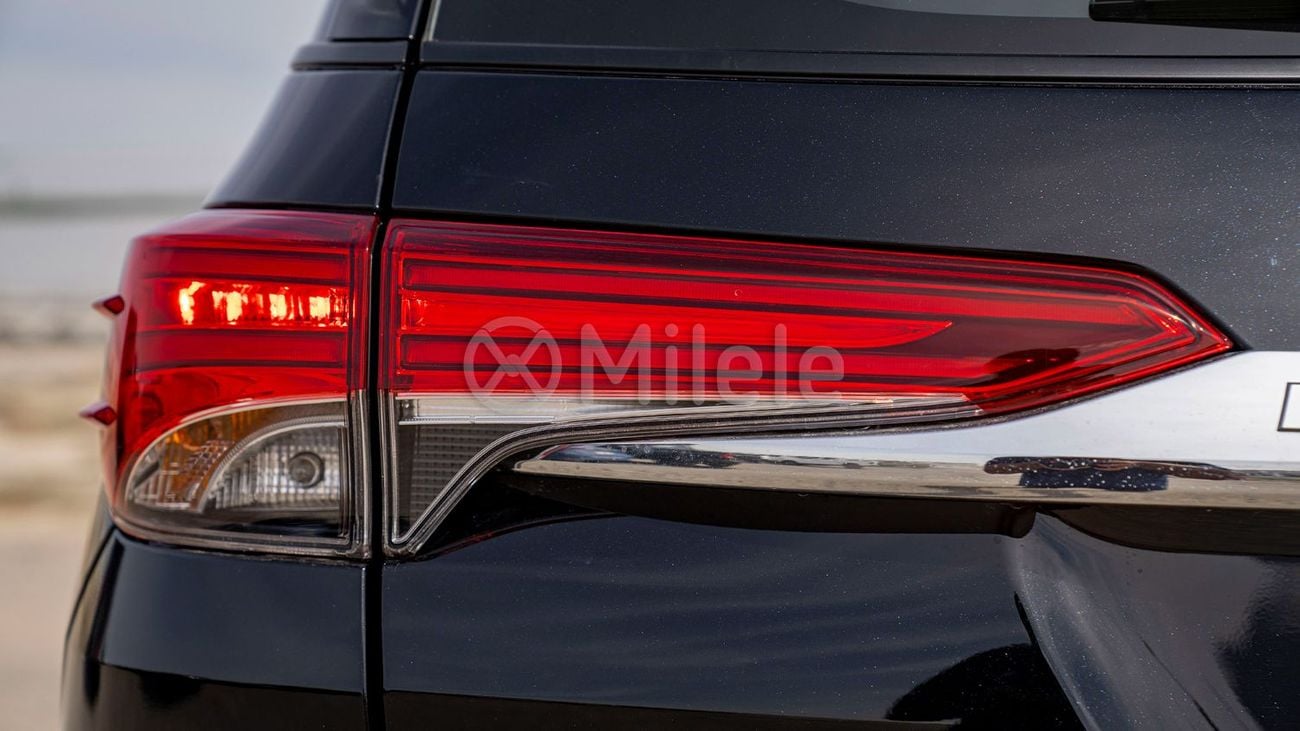 Toyota Fortuner 2.4 л 2026 г. Чёрный