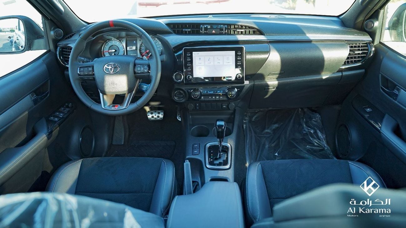 Toyota Hilux 2.8 л 2026 г. Белый