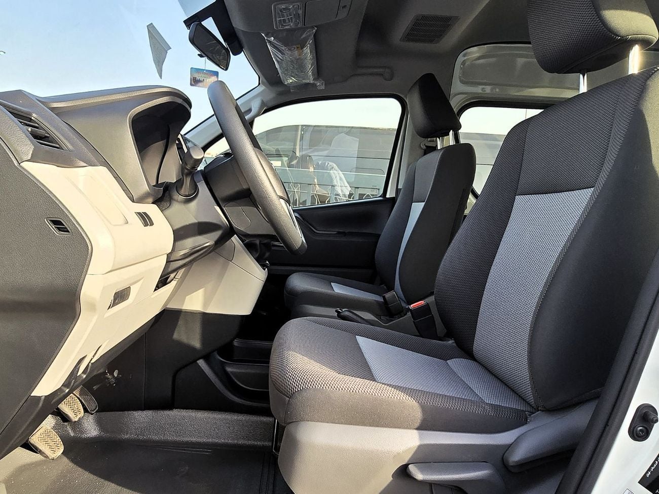 Toyota Hiace 3.5 л 2026 г. Белый
