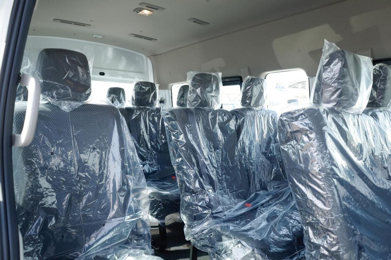 Nissan Urvan 2.5 л 2026 г. Белый